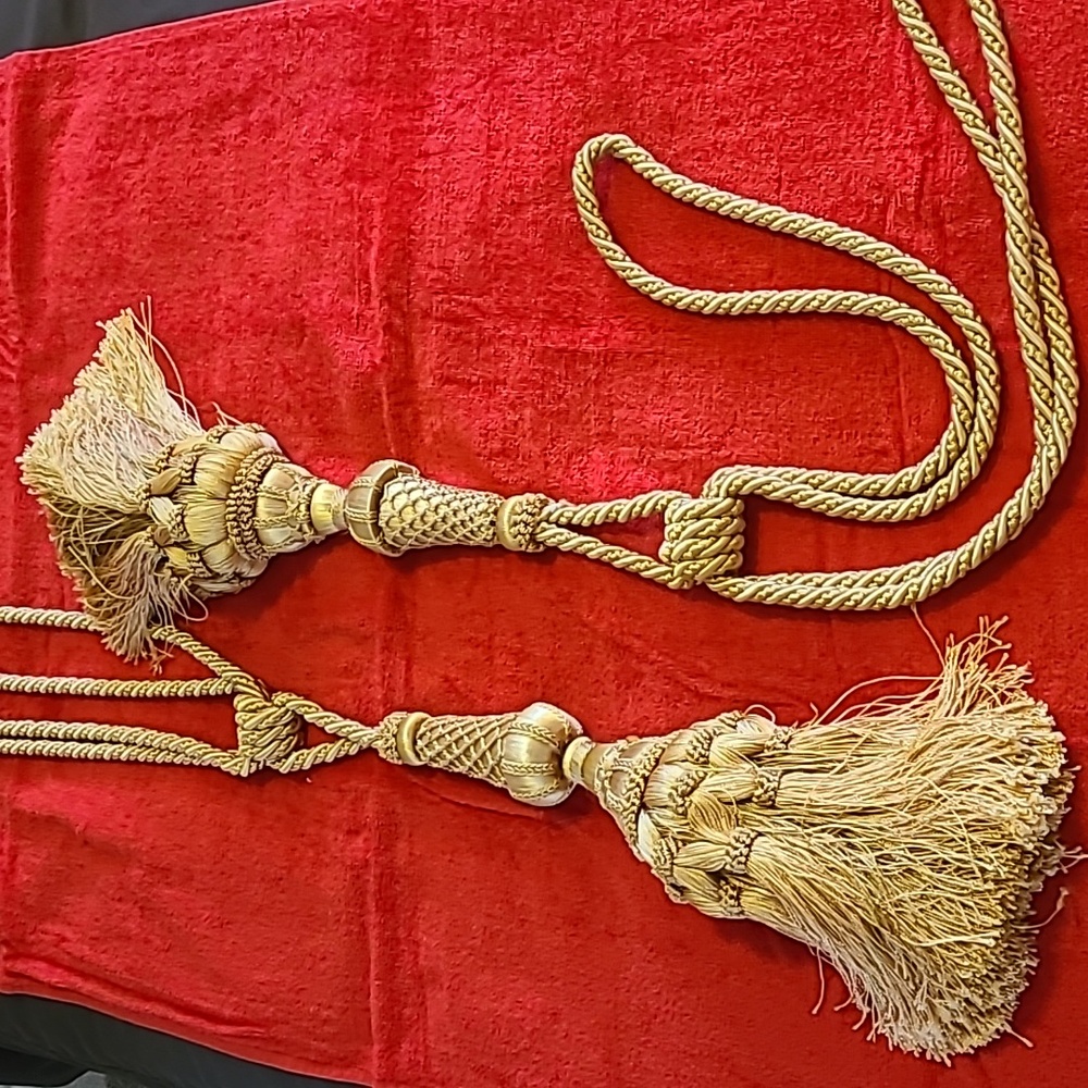 Tassels gold 2